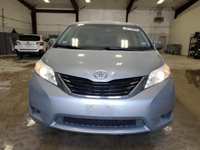 5TDKK3DC7DS403355 - 2013 TOYOTA SIENNA LE SILVER photo 5