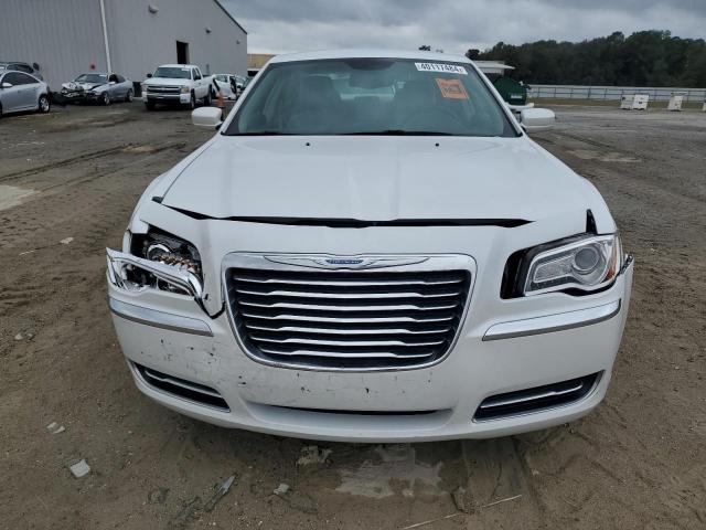 2C3CCAAG7EH136008 - 2014 CHRYSLER 300 WHITE photo 5