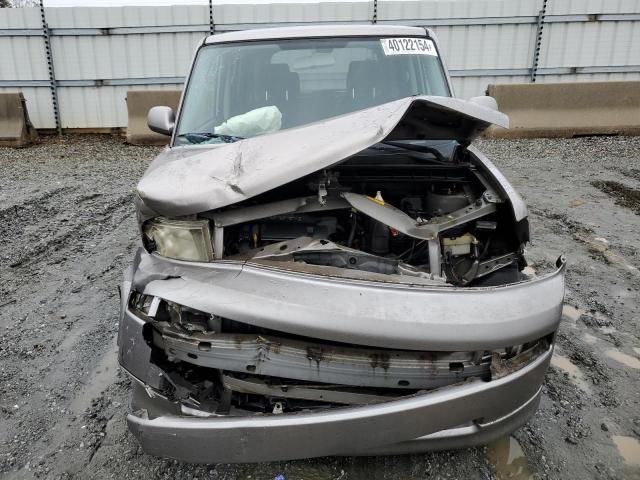 JTLKT324140152266 - 2004 TOYOTA SCION XB SILVER photo 5