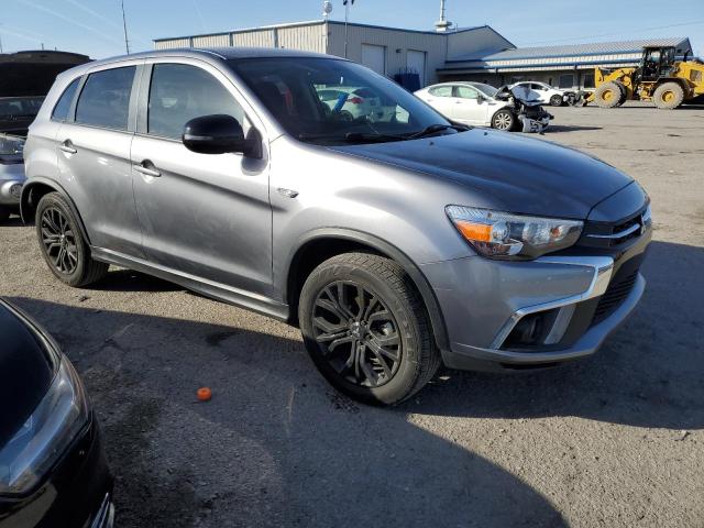 JA4AP3AU5JU008392 - 2018 MITSUBISHI OUTLANDER ES GRAY photo 4