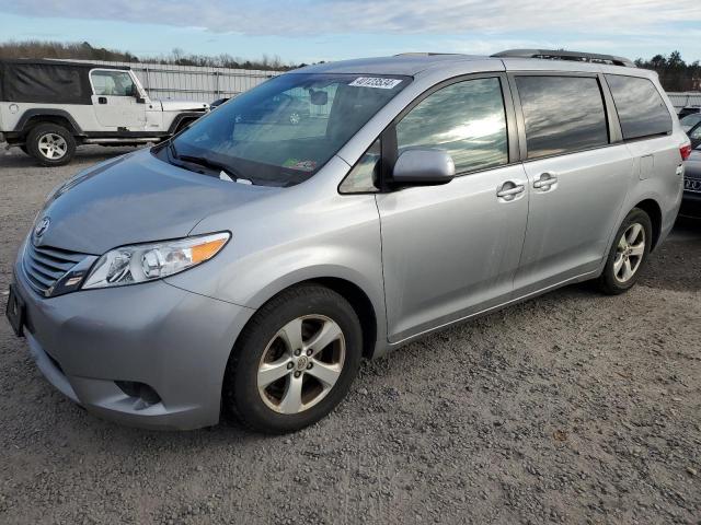 2017 TOYOTA SIENNA LE, 