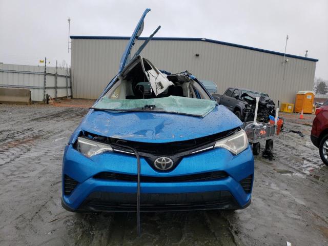 JTMZFREV2JJ164358 - 2018 TOYOTA RAV4 LE BLUE photo 5