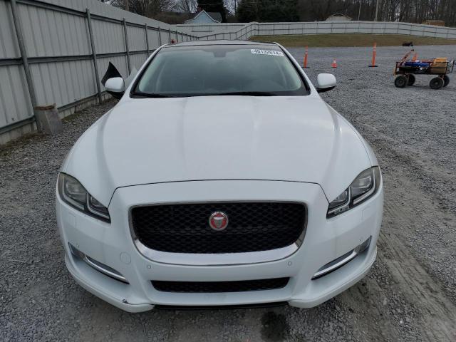 SAJWA1C74H8W08298 - 2017 JAGUAR XJ WHITE photo 5