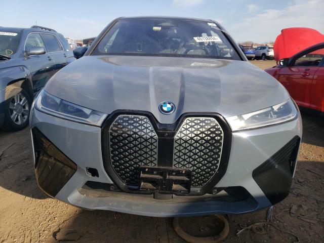 WB523CF00PCM50678 - 2023 BMW IX XDRIVE50 GRAY photo 5