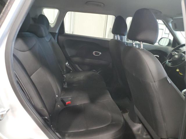 KNDJN2A29J7511149 - 2018 KIA SOUL SILVER photo 10