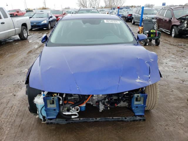 KMHLN4AJ8NU015175 - 2022 HYUNDAI ELANTRA LIMITED BLUE photo 5