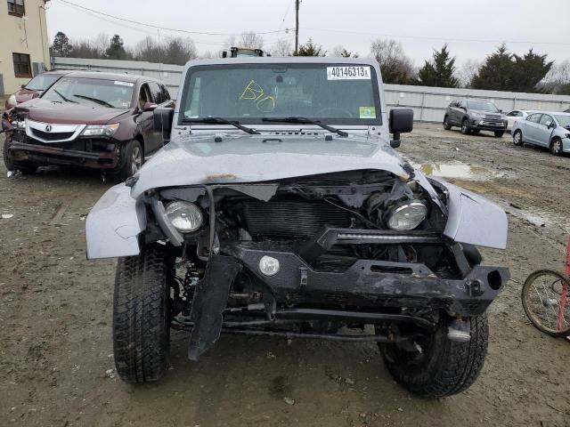 1C4BJWEG3GL125016 - 2016 JEEP WRANGLER U SAHARA SILVER photo 5