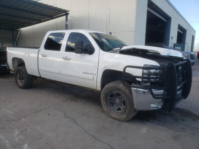 1GCHK236X7F517791 - 2007 CHEVROLET SILVERADO K2500 HEAVY DUTY WHITE photo 4