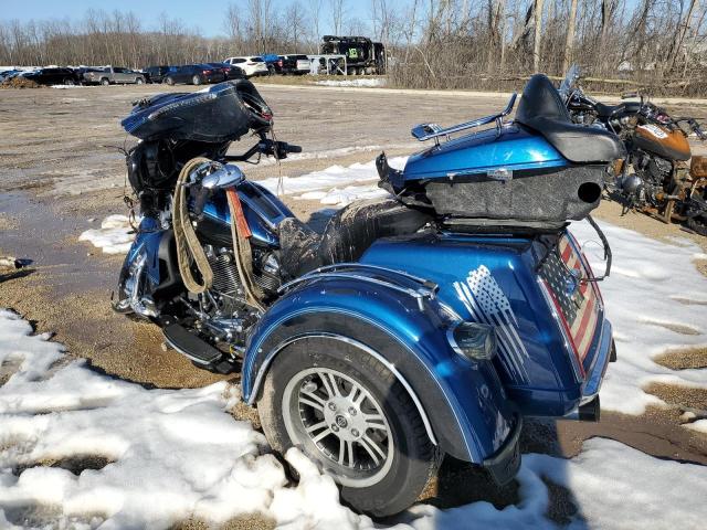 1HD1MDD11JB853630 - 2018 HARLEY-DAVIDSON FLHTCUTG 115TH ANNIVERSARY TRI GLIDE ULTRA BLUE photo 3