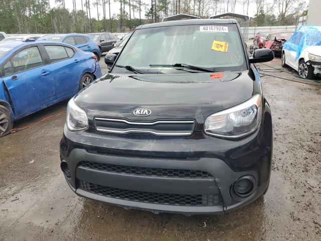 KNDJN2A27H7470059 - 2017 KIA SOUL BLACK photo 5