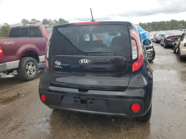 KNDJN2A27H7470059 - 2017 KIA SOUL BLACK photo 6