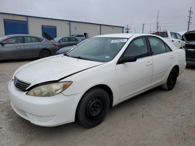 4T1BE32K55U569545 - 2005 TOYOTA CAMRY LE WHITE photo 1