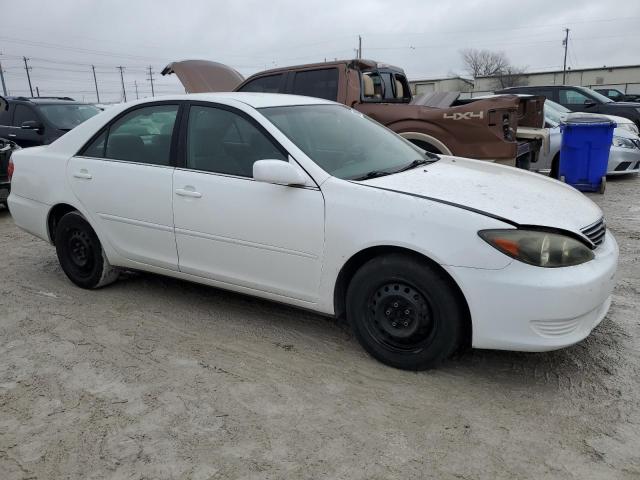 4T1BE32K55U569545 - 2005 TOYOTA CAMRY LE WHITE photo 4