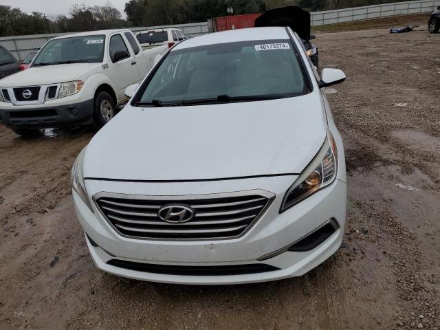 5NPE24AF9HH456832 - 2017 HYUNDAI SONATA SE WHITE photo 5