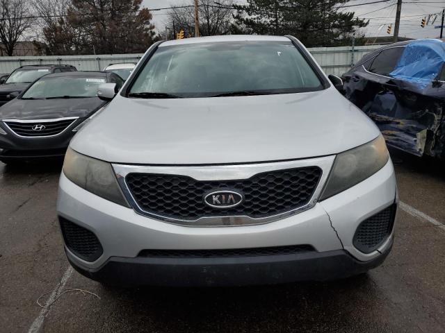 5XYKT3A14CG232074 - 2012 KIA SORENTO BASE SILVER photo 5