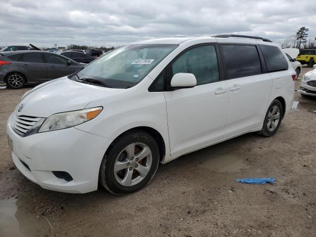 5TDKZ3DC3HS766494 - 2017 TOYOTA SIENNA LE WHITE photo 1