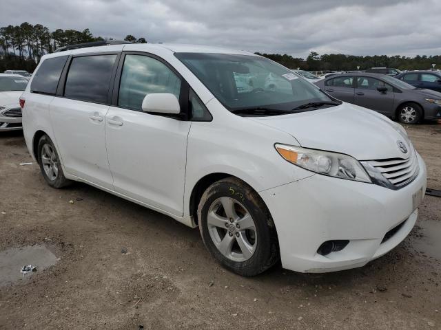 5TDKZ3DC3HS766494 - 2017 TOYOTA SIENNA LE WHITE photo 4