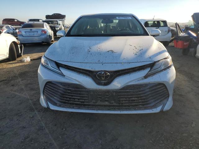 4T1BZ1HK0JU015002 - 2018 TOYOTA CAMRY XSE WHITE photo 5