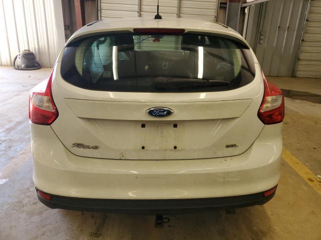 1FAHP3M29CL141010 - 2012 FORD FOCUS SEL WHITE photo 6