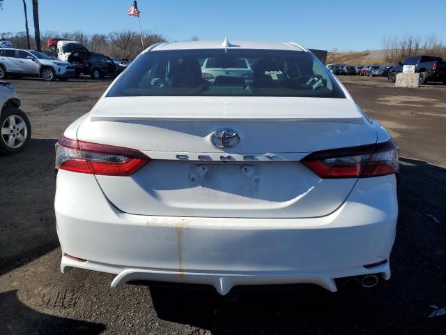 4T1G11AK7NU647492 - 2022 TOYOTA CAMRY SE WHITE photo 6