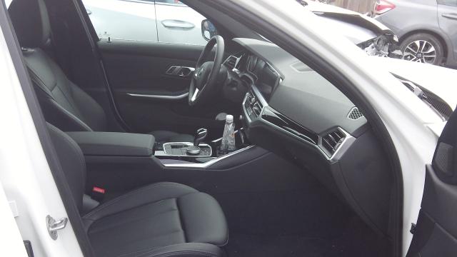 3MW5R7J09N8C71765 - 2022 BMW 330XI Белый фото 5