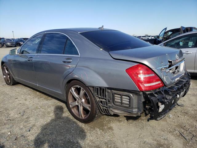 WDDNG7DB7CA430179 - 2012 MERCEDES-BENZ S 550 GRAY photo 2