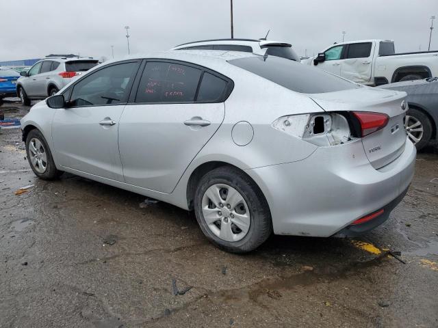 3KPFK4A70JE209559 - 2018 KIA FORTE LX WHITE photo 2