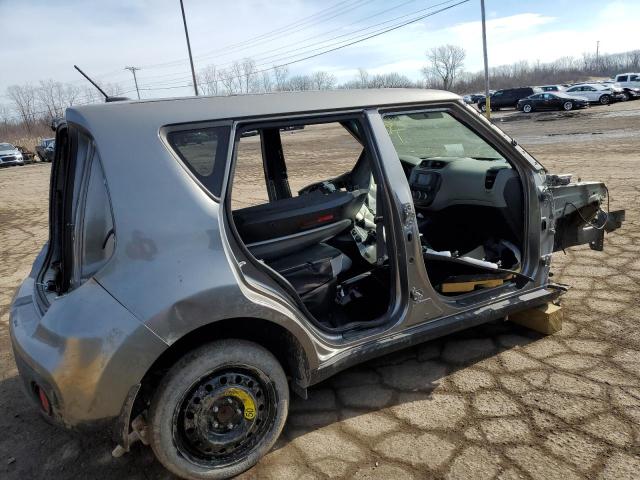 KNDJN2A24J7562249 - 2018 KIA SOUL SILVER photo 3