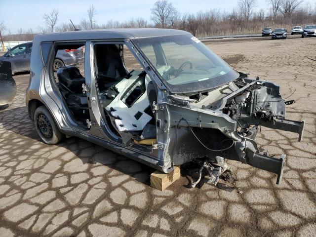 KNDJN2A24J7562249 - 2018 KIA SOUL SILVER photo 4