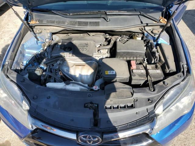 4T1BF1FK6HU675261 - 2017 TOYOTA CAMRY LE BLUE photo 11