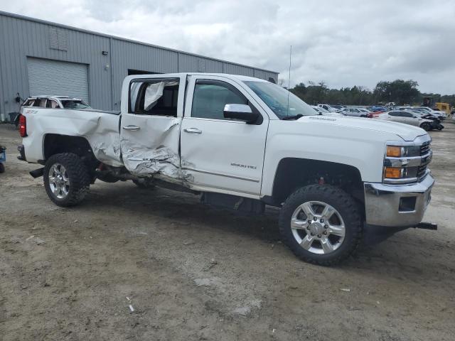 1GC1KWE81FF598041 - 2015 CHEVROLET SILVERADO K2500 HEAVY DUTY LTZ WHITE photo 4