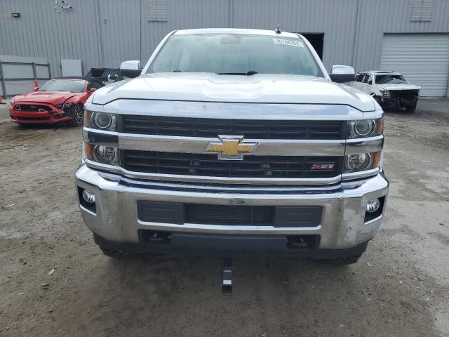 1GC1KWE81FF598041 - 2015 CHEVROLET SILVERADO K2500 HEAVY DUTY LTZ WHITE photo 5