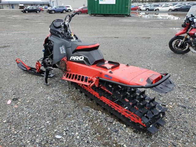 SN1TGW8M0PC257989 - 2023 POLARIS SNOWMOBILE RED photo 3