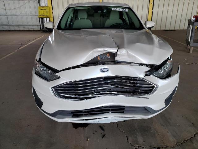 3FA6P0HD4KR268930 - 2019 FORD FUSION SE WHITE photo 5