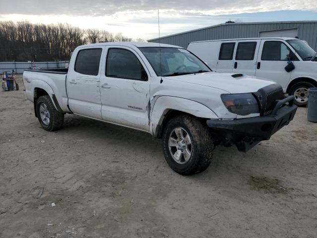 3TMMU4FN3BM031887 - 2011 TOYOTA TACOMA DOUBLE CAB LONG BED WHITE photo 4