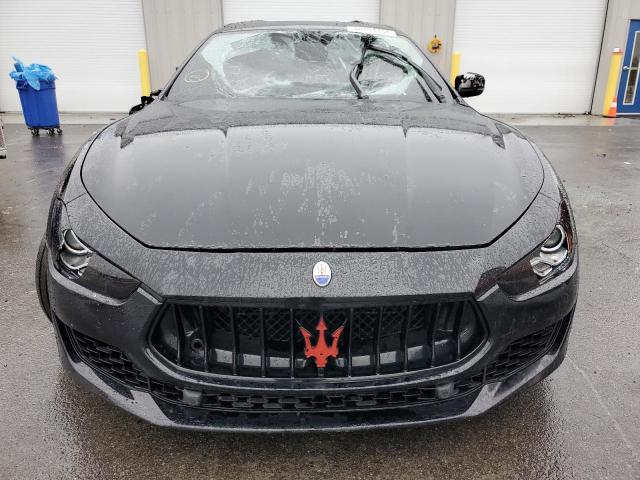 ZAM57XSA3J1299863 - 2018 MASERATI GHIBLI BLACK photo 5