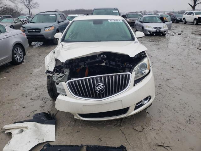 1G4PP5SK4D4181328 - 2013 BUICK VERANO WHITE photo 5