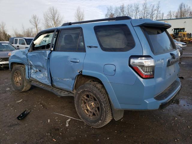JTEBU5JR2J5587812 - 2018 TOYOTA 4RUNNER SR5/SR5 PREMIUM BLUE photo 2