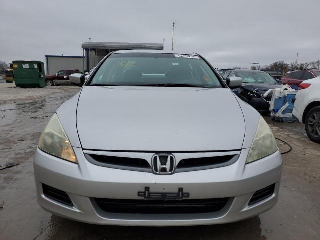 1HGCM56316A055495 - 2006 HONDA ACCORD SE SILVER photo 5