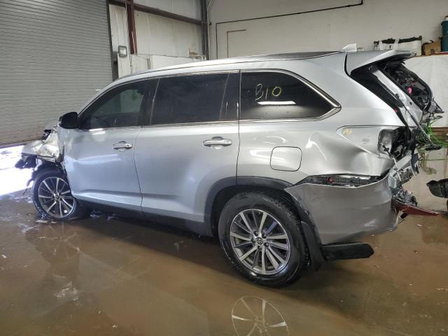 5TDJZRFH7KS563588 - 2019 TOYOTA HIGHLANDER SE SILVER photo 2