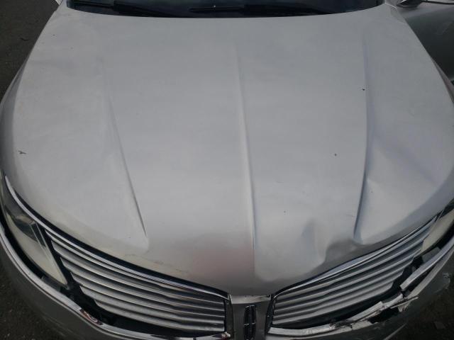 3LN6L2GK9FR627174 - 2015 LINCOLN MKZ SILVER photo 11
