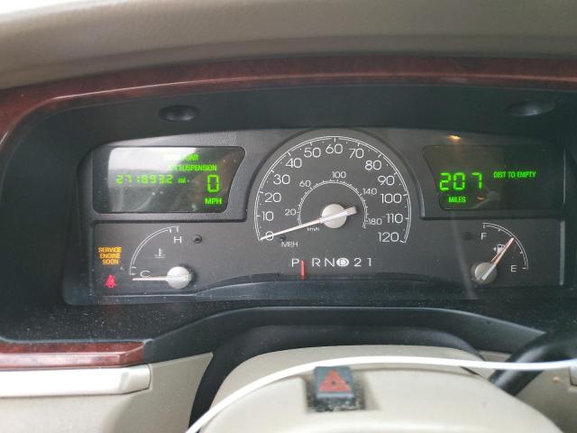 1LNHM81W63Y684353 - 2003 LINCOLN TOWN CAR EXECUTIVE WHITE photo 9