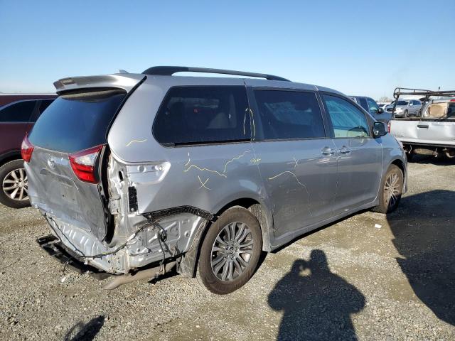 5TDYZ3DC4JS947815 - 2018 TOYOTA SIENNA XLE SILVER photo 3