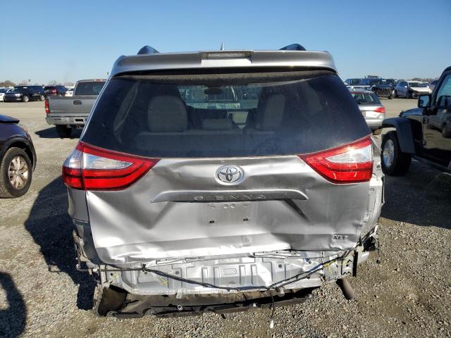 5TDYZ3DC4JS947815 - 2018 TOYOTA SIENNA XLE SILVER photo 6