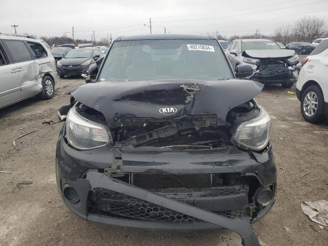 KNDJN2A28J7593195 - 2018 KIA SOUL BLACK photo 5