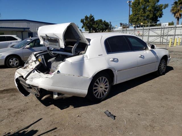 1LNHM81W03Y623712 - 2003 LINCOLN TOWN CAR EXECUTIVE WHITE photo 3