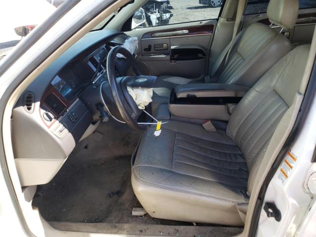 1LNHM81W03Y623712 - 2003 LINCOLN TOWN CAR EXECUTIVE Белый фото 7