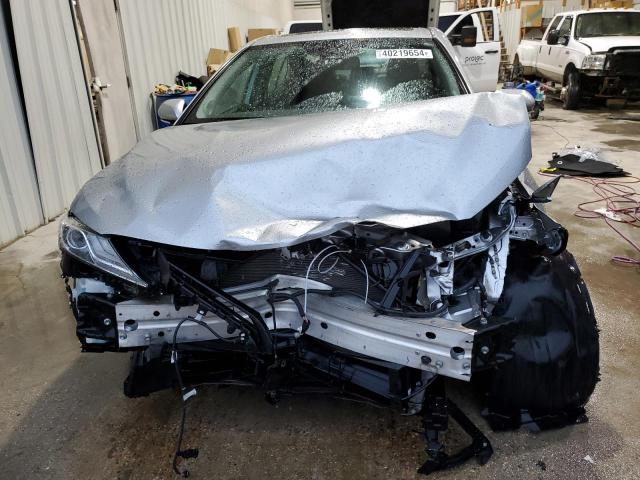 4T1B21HK9KU518047 - 2019 TOYOTA CAMRY HYBRID SILVER photo 5