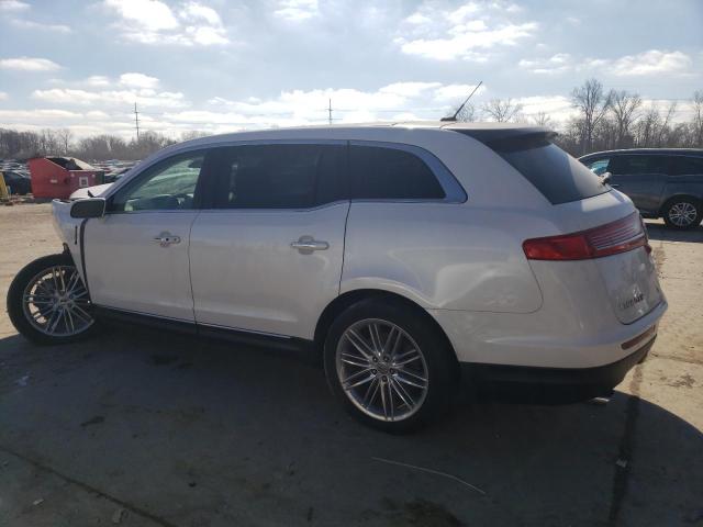 2LMHJ5AT6KBL01220 - 2019 LINCOLN MKT WHITE photo 2