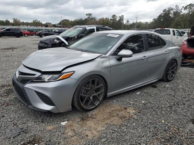 4T1G11AK1LU351073 - 2020 TOYOTA CAMRY SE SILVER photo 1